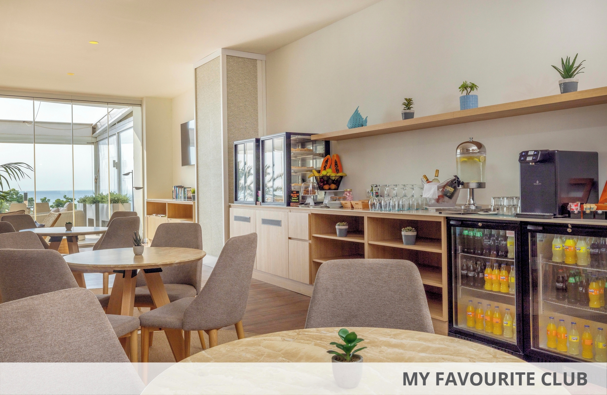 //www.jet2holidays.com/-/media/assets/product images - custom overview groups/pmi/alua calas de mallorca resort/pmi_75364_alua_calas_de_mallorca_0925_01_689x448.jpg